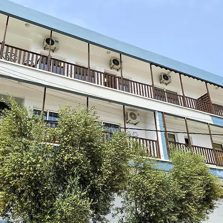 Sunshine Apartment, 150m From Chabad Lubavitch Apartment Larnaka