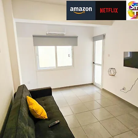 Sunshine Apartment, 150m From Chabad Lubavitch Apartment