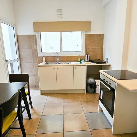 Apartmán Sunshine Apartment, 150m From Chabad Lubavitch Larnaca